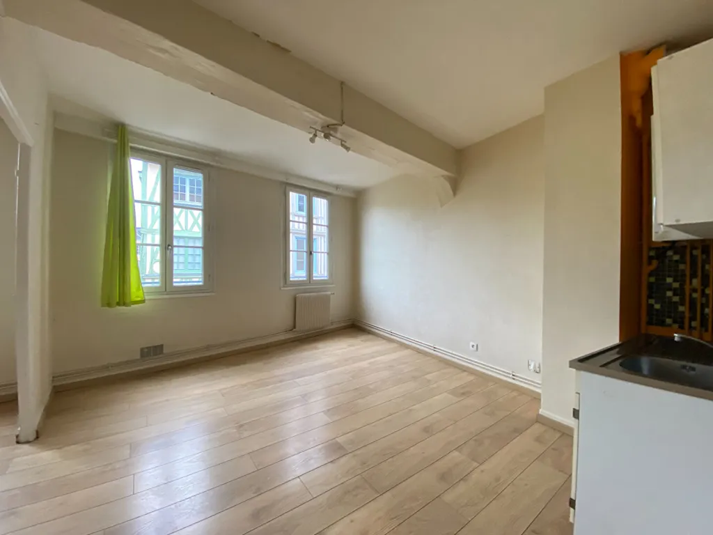 Kitchen - 2-Bedroom Apartment in Rouen Centre