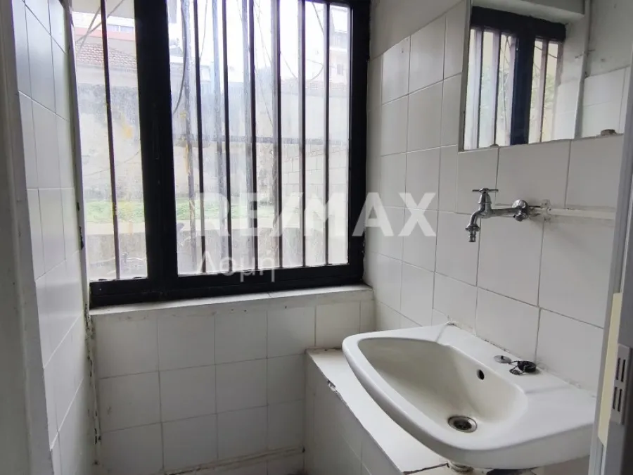 Bagni - Retail Unit with High Visibility in Volos