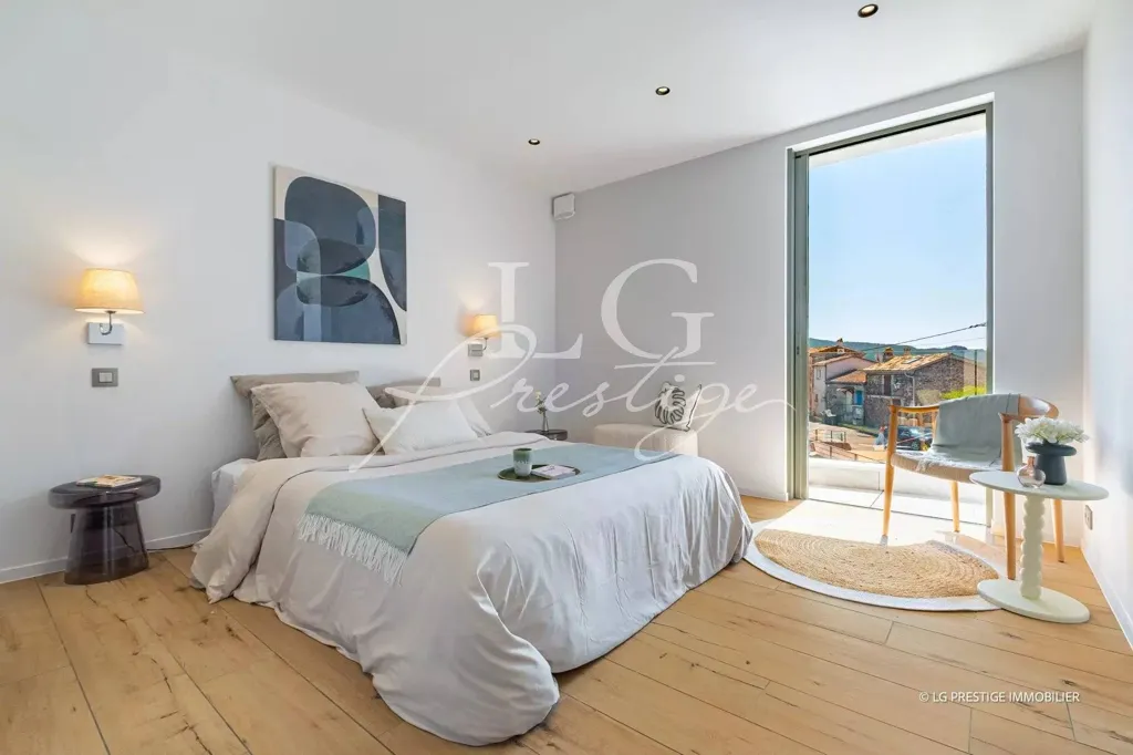 Bedrooms - Contemporary Residence with Pool in Esterel