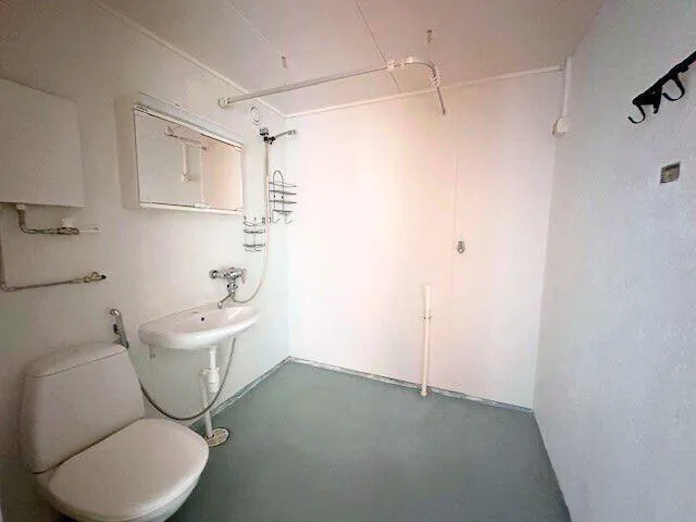 Salles de bain - Spacious Triplex with Balcony in Hervanta, Tampere
