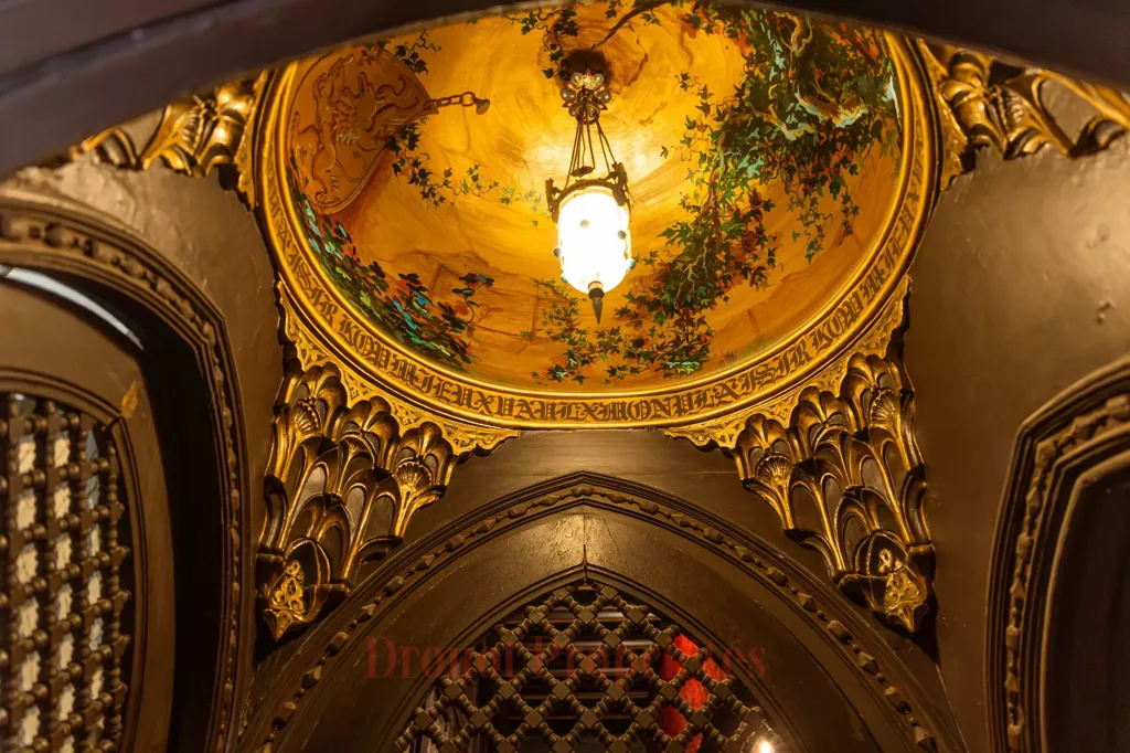 Esik - Historic Duplex Mansion in Paris 9th