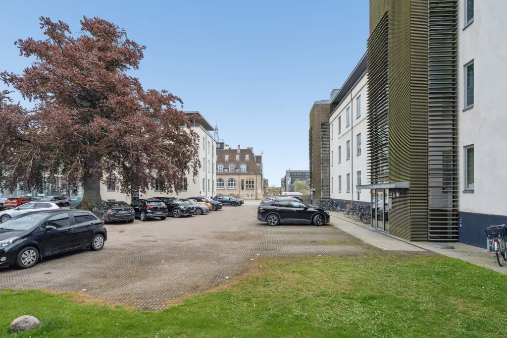 Exterior - Apartment with Balconies in Hellerup