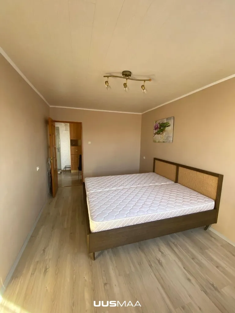 Magamistoad - Renovated Flat with Lake View in Valgusküllane