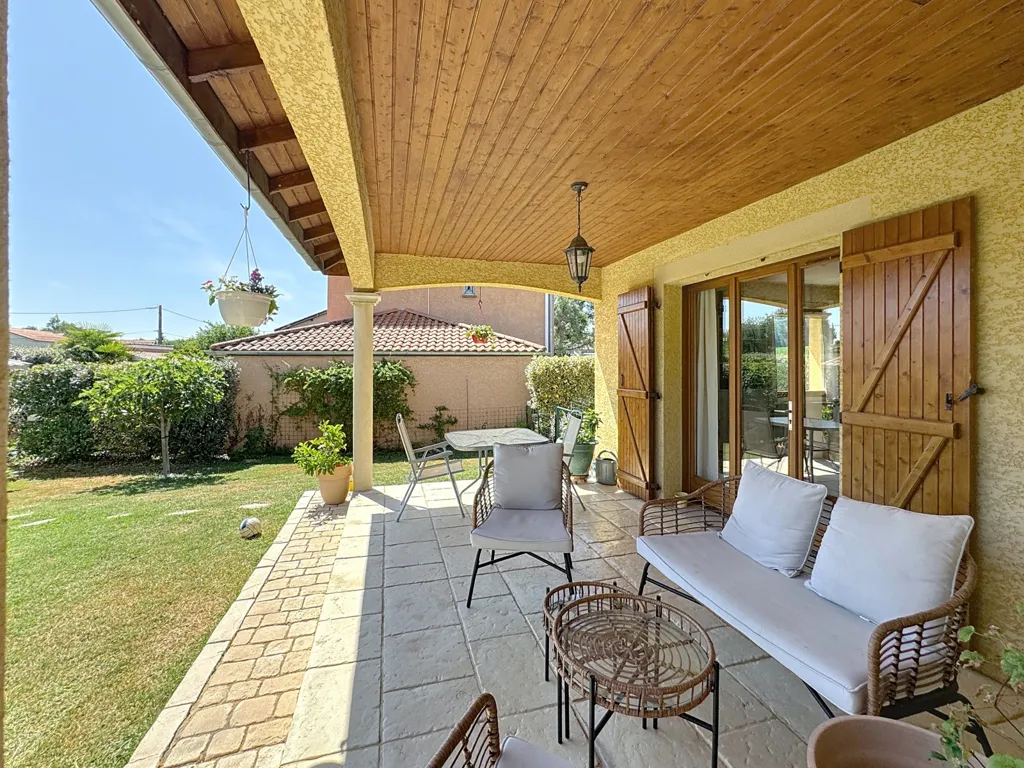 Terrass - Family House with Pool in Simandres