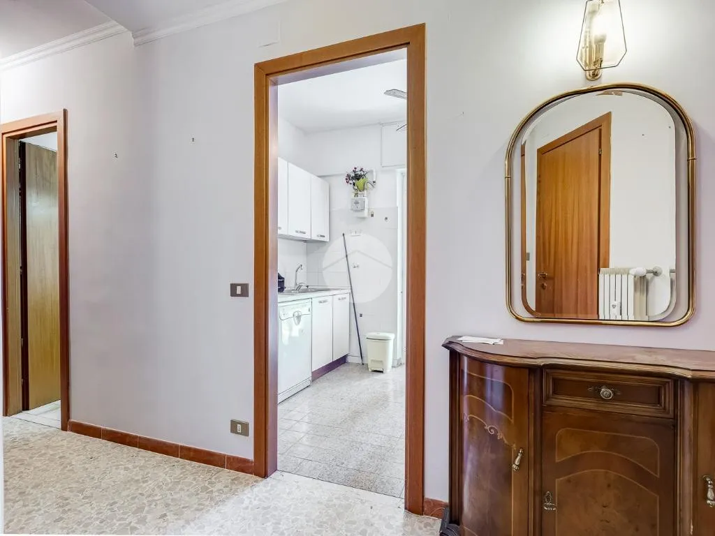 Ingresso - 2-Bedroom Apartment with Balcony in Rome