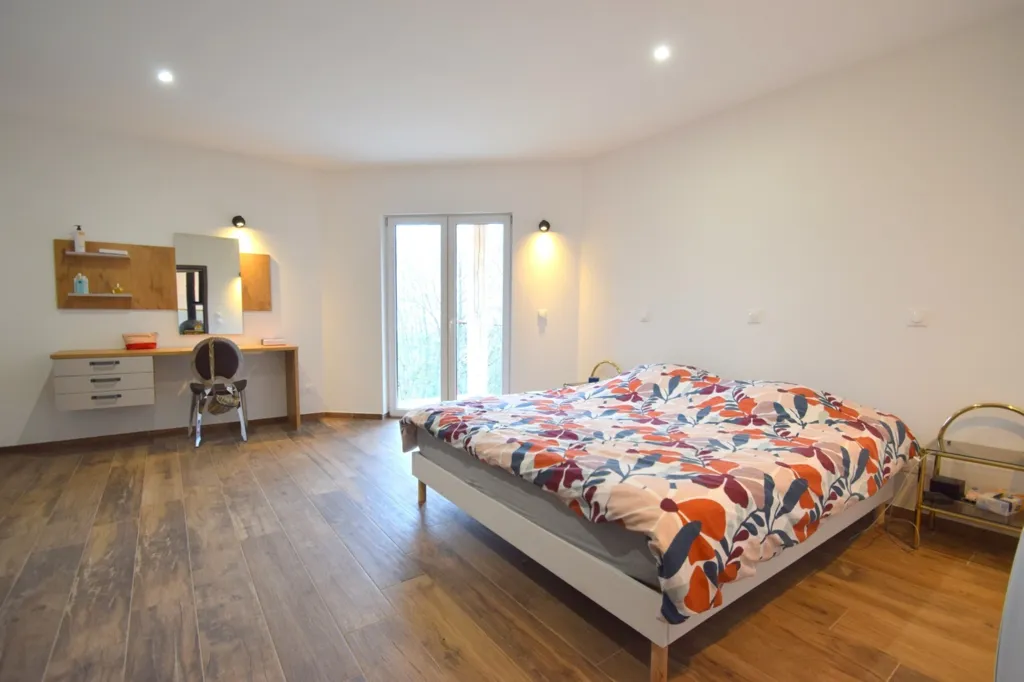 Chambres - Maison Luxueuse avec Piscine Intérieure à Labaroche