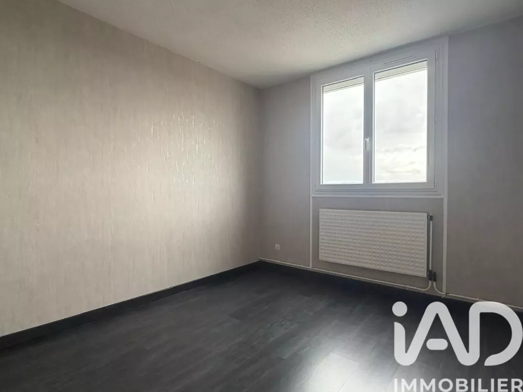 Pièces - Appartement Rénové avec Balcon à Digoin