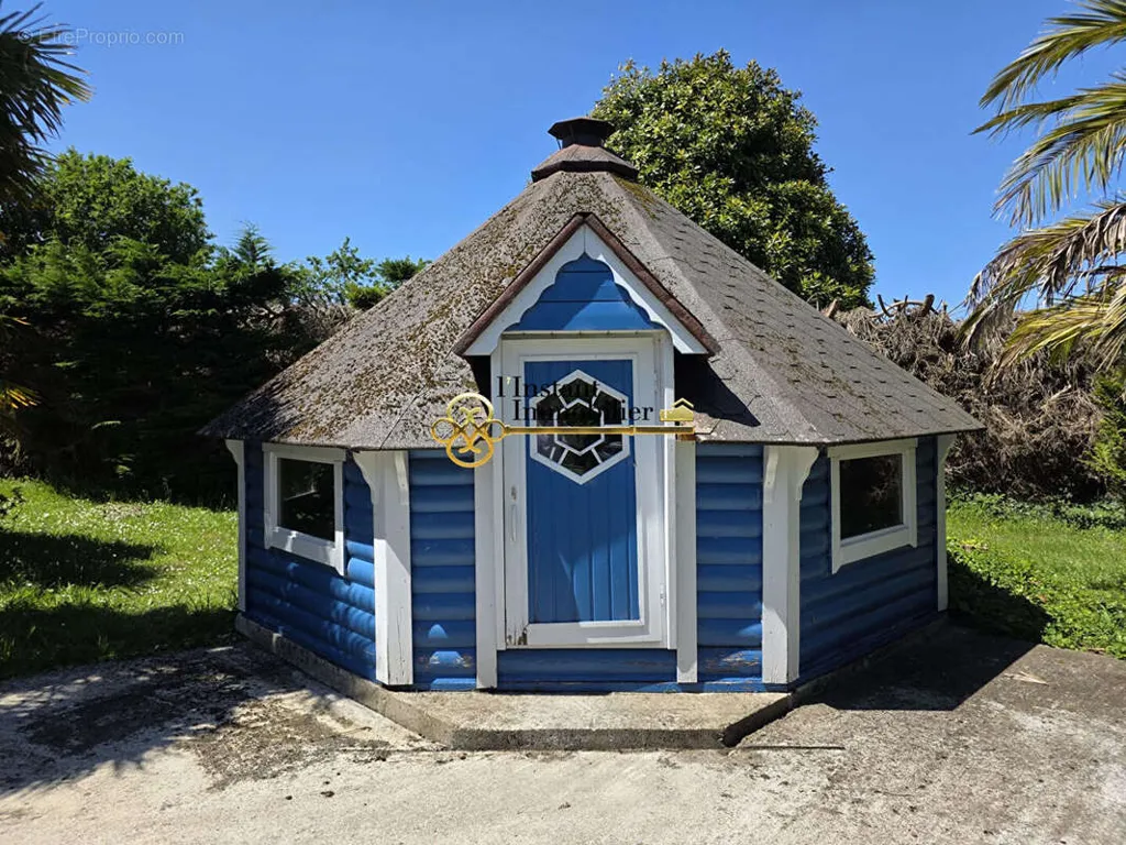 Extérieur - Maison d'Architecte avec Jardin à l'Abri des Regards