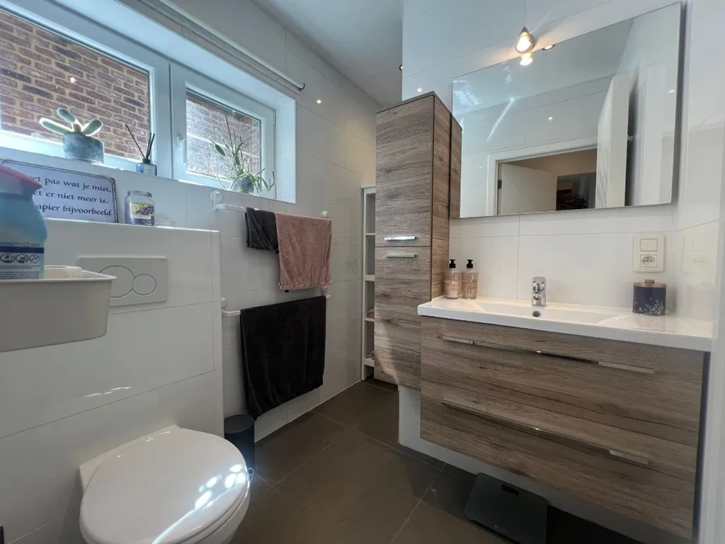Salles de bain - Rijwoning avec 2 Chambres à Sint-Truiden