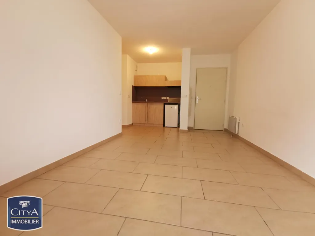 Rooms - 2-Bedroom Flat with Terrace in Perpignan