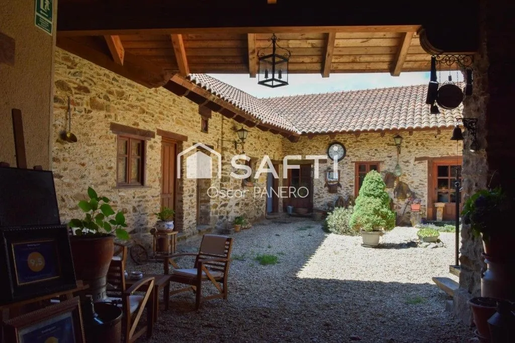 Giardino - Operational Rural Complex in Santa María de Ordás