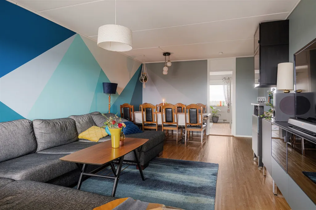 Elutuba - Spacious Apartment with Balcony in Söderby