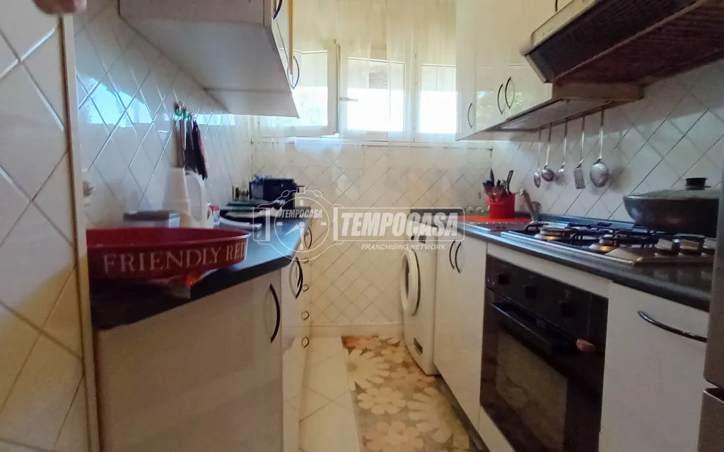 Cuisine - Spacious 3-Bedroom Apartment in Cesate