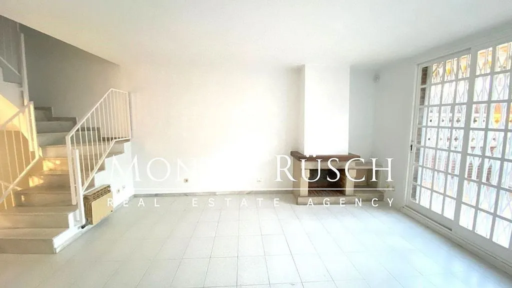 Toad - Twin-Storey House with Pool in Castelldefels
