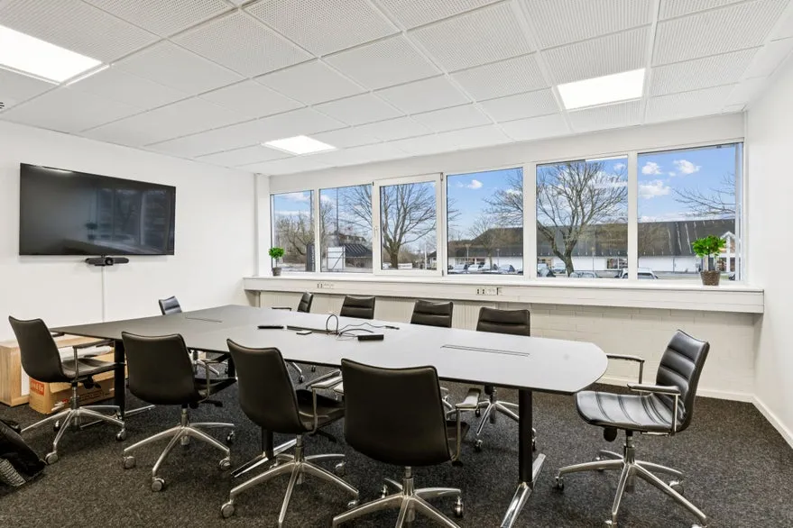 Bureau - Modernised Office with Flexible Layout in Aalborg