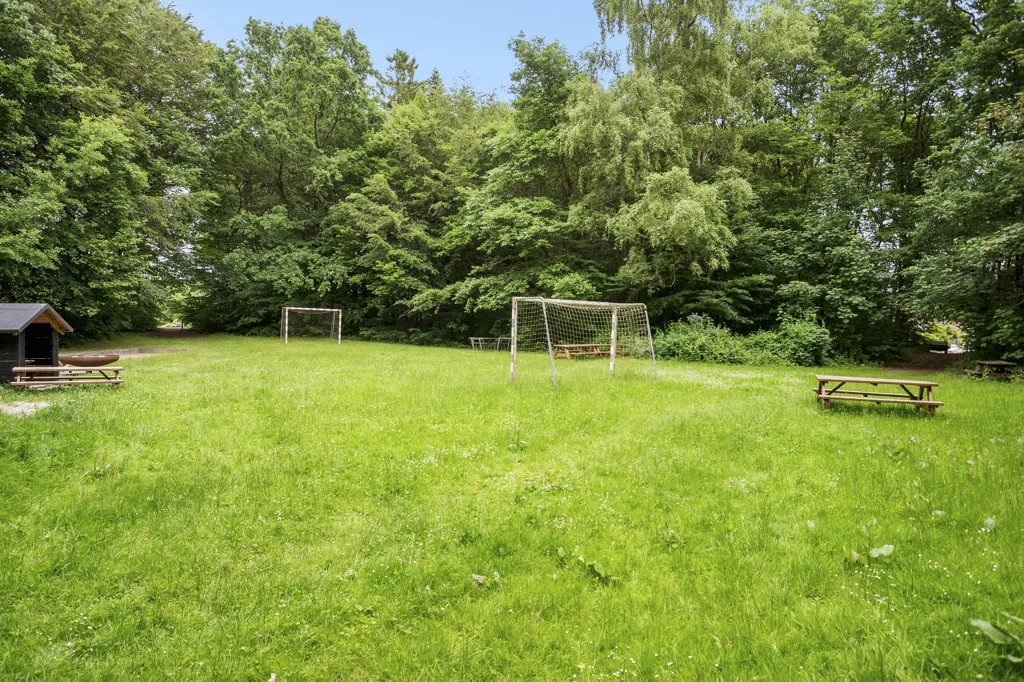 Aed - Villa with River Access in Lysbro