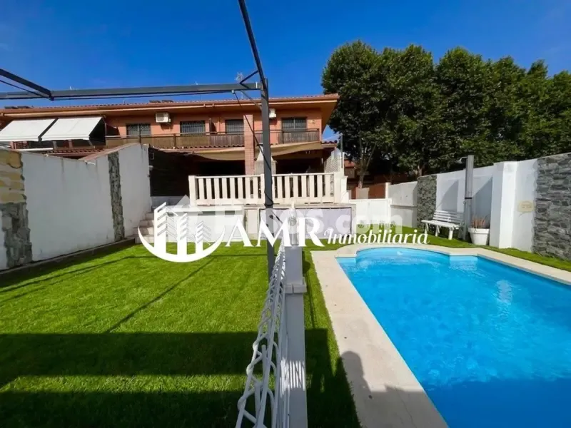 Bassein - Corner Adosada with Pool in Seseña