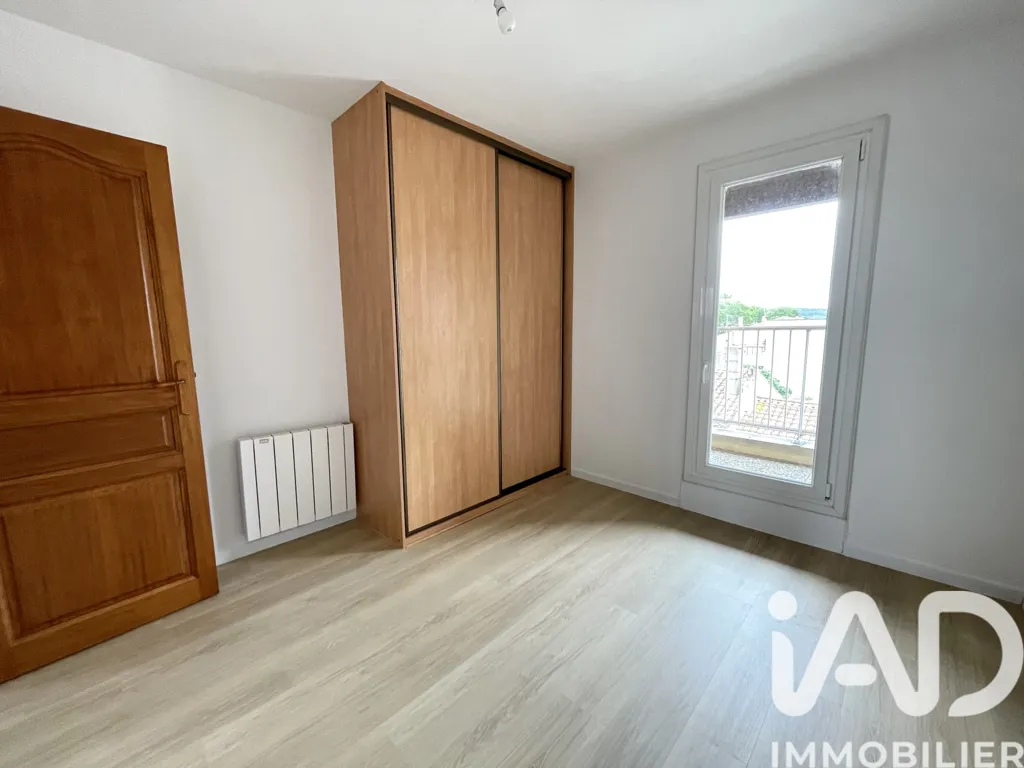 Bedrooms - Bright 2-Bedroom Apartment with Balcony in Narbonne