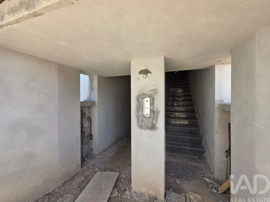 Pièces - 3-Bedroom Flat with Balcony in Portimão