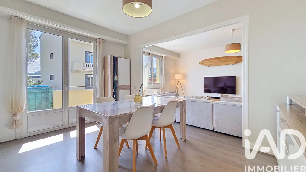 Sala da pranzo - Loft-Style Apartment with Balcony in Lourdes