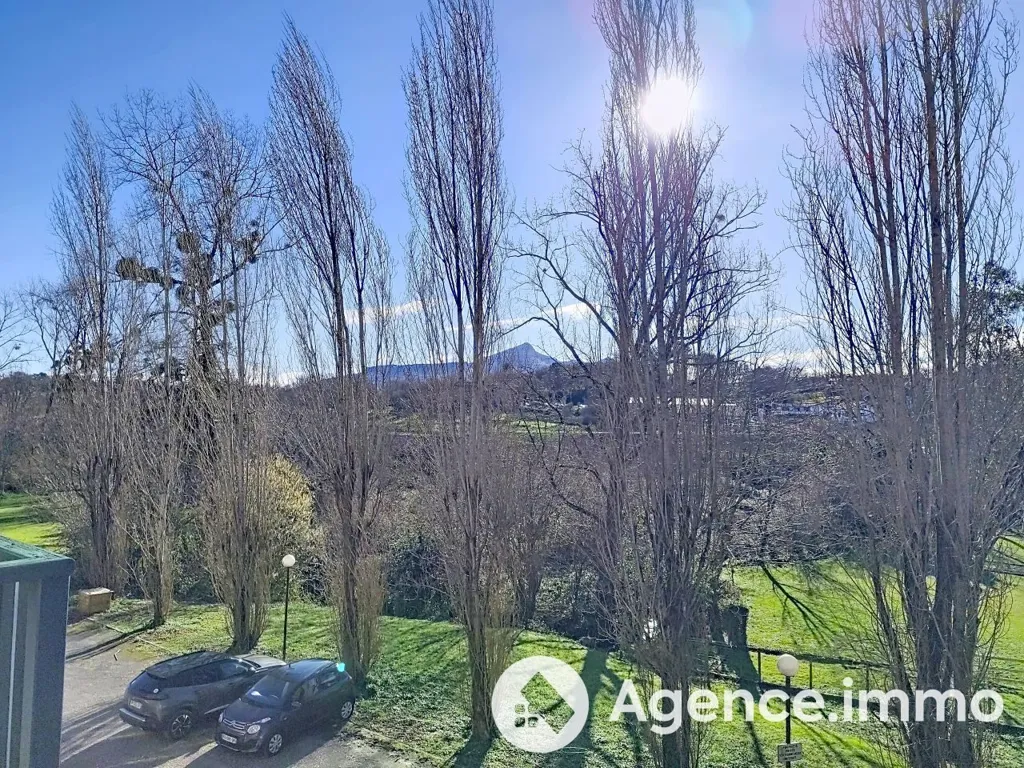 Aed - Spacious 3-Bedroom Apartment with Balcony in Urrugne