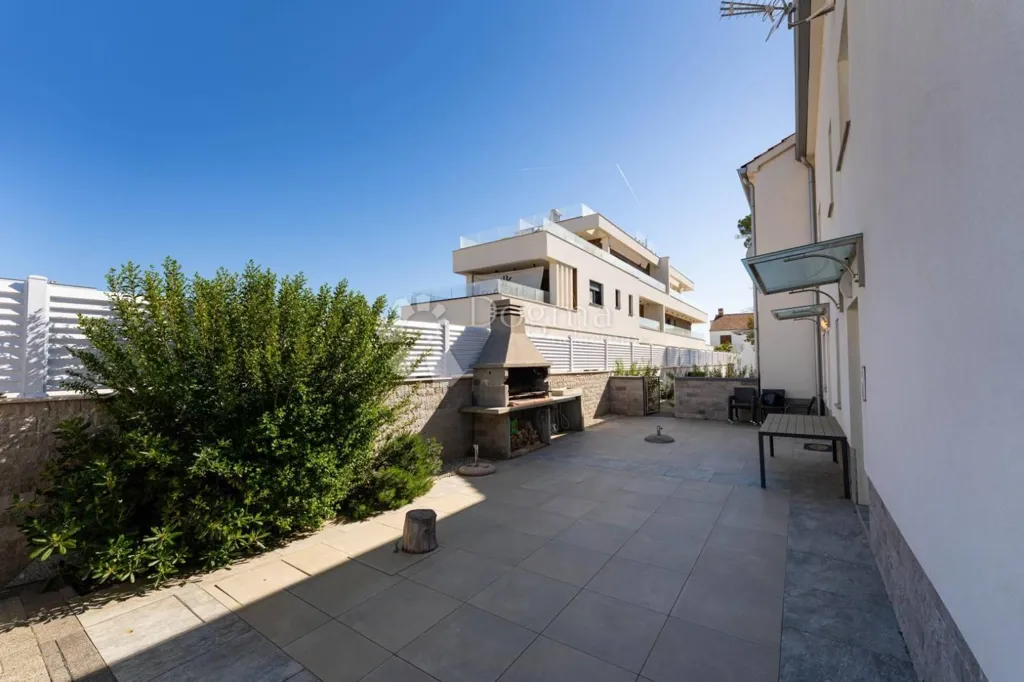 Terrazza - Modern House with Sea View in Zaton, Nin