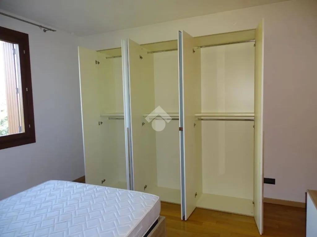 Magamistoad - Modern Flat with Balcony in Cento