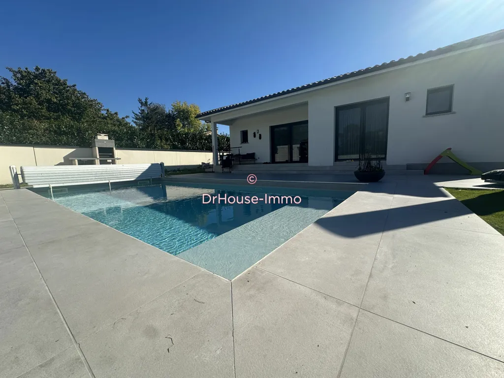Bassein - Contemporary Villa with Pool in Croignon
