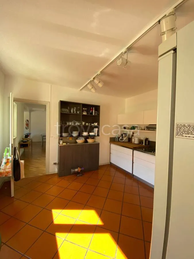 Cuisine - Rustic-Style Flat with Caminetto in Modena