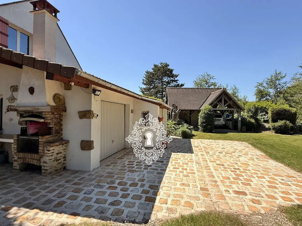 Terrazza - Briarde Property with Garden in Yonne
