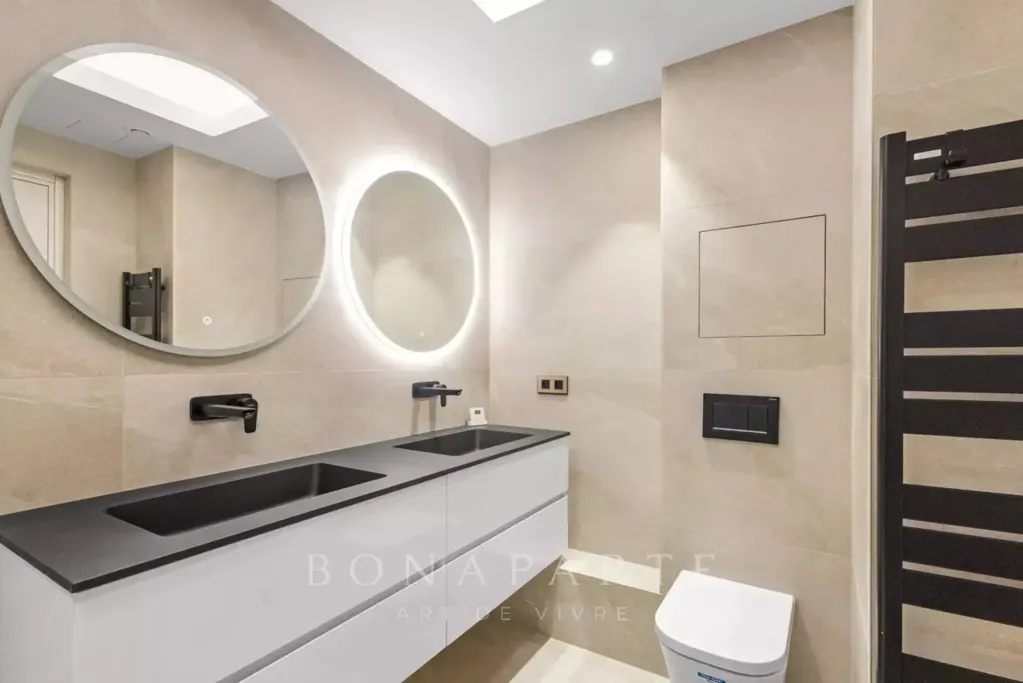 Salles de bain - Appartement Rénové avec Vue Panoramique à Cannes