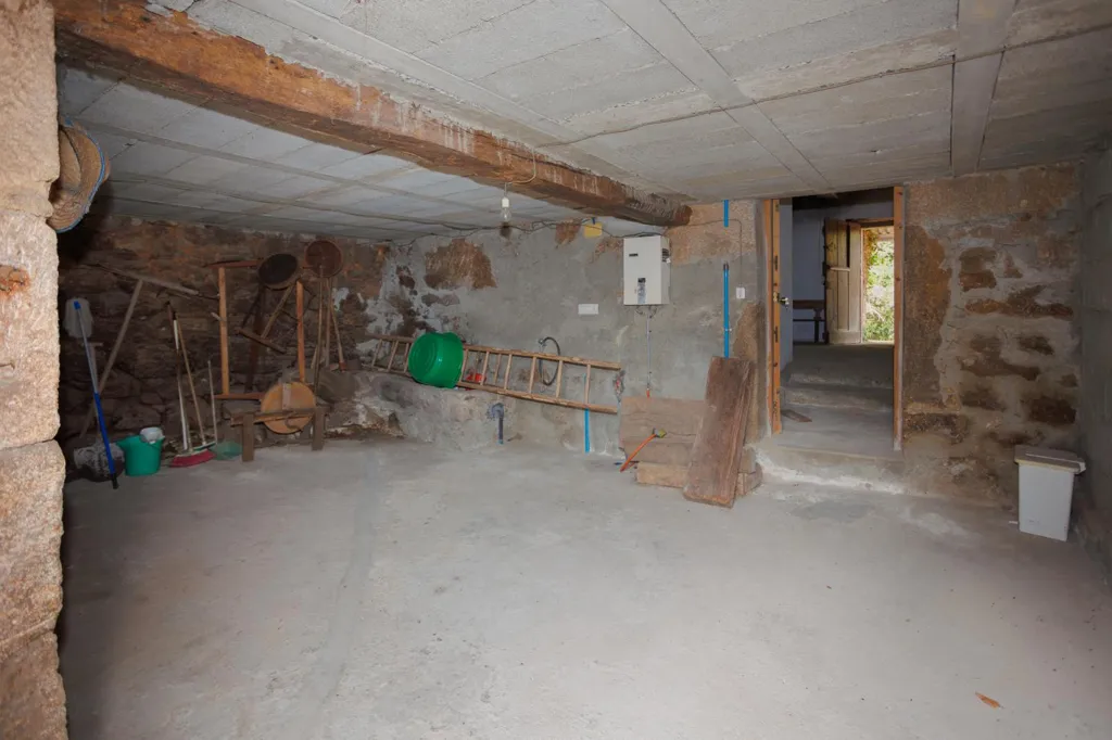 Stanze - Restoration Opportunity with Forest in Silleda