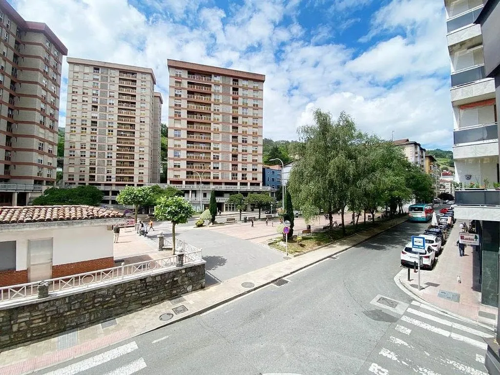 Esterno - Reformed Flat with Large Windows in Urkizu