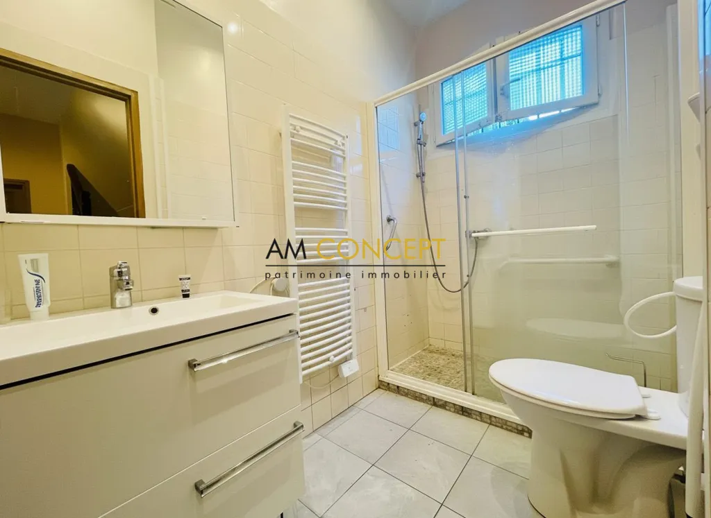 Vannitoad - 5-Piece House with Garden in Nice West
