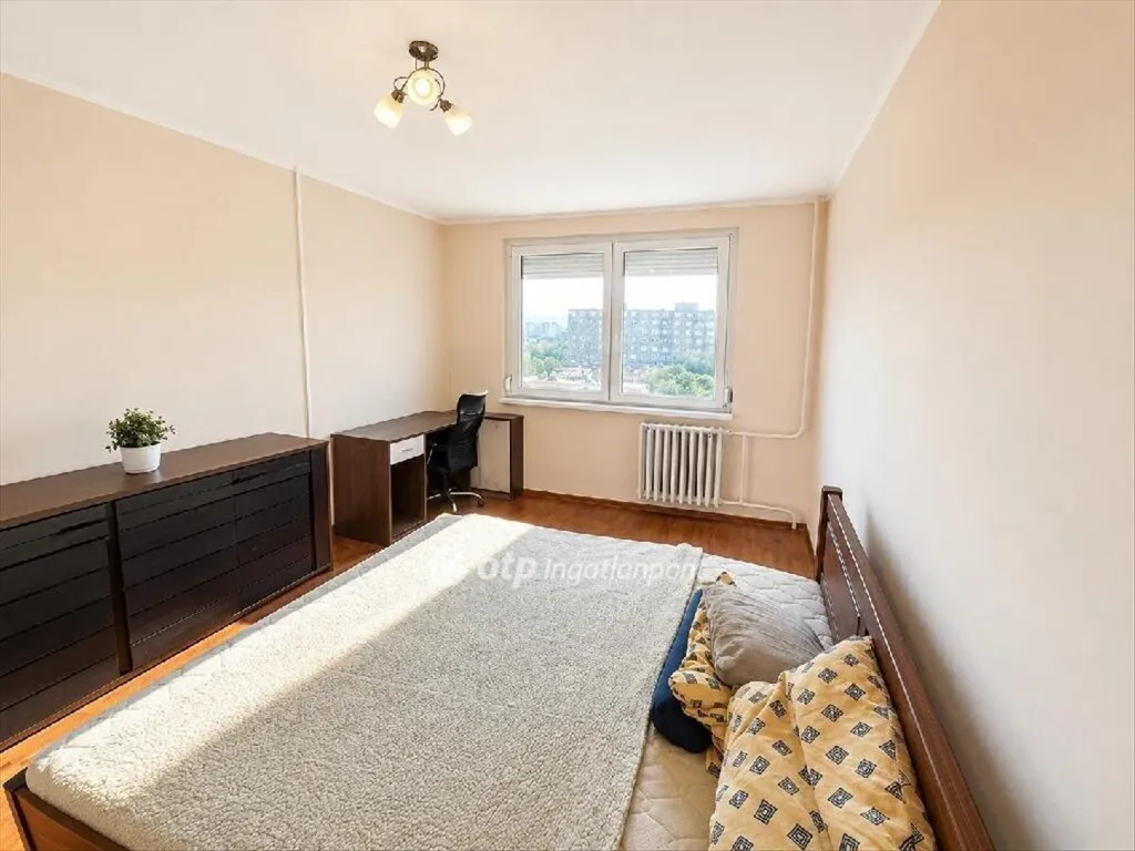 Magamistoad - Panel Flat with Balcony in Budapest IV District