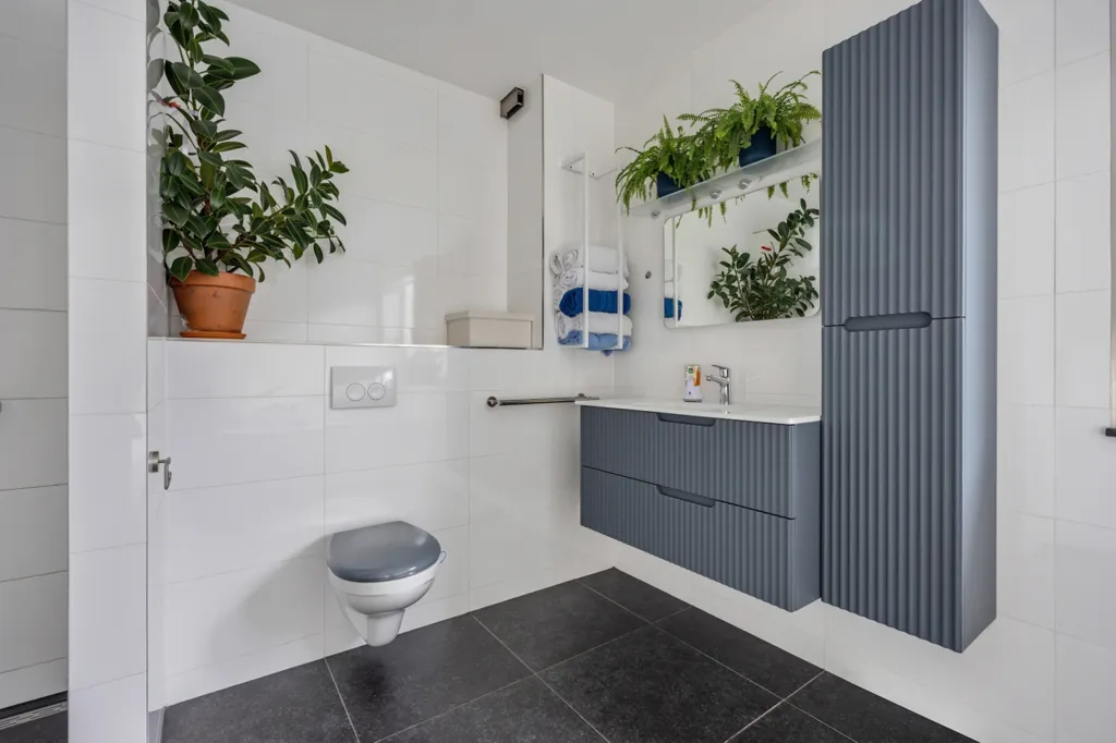 Vannitoad - Detached House with Business Hall in Breda