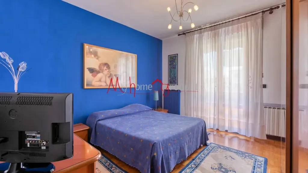 Bedrooms - Four-Bedroom Apartment with Balconies in Padova
