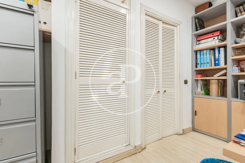 Office - 3-Bedroom Apartment near Retiro Park, Madrid