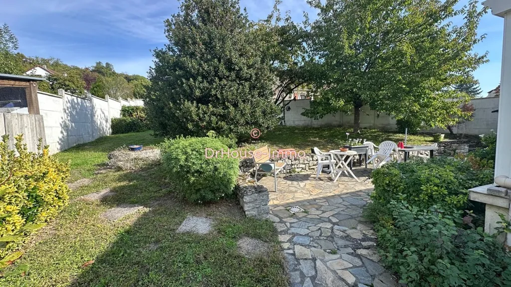 Aed - House with Garden in Limay