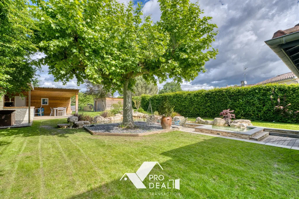 Jardin - Maison avec Piscine au Calme à Saint-Bernard