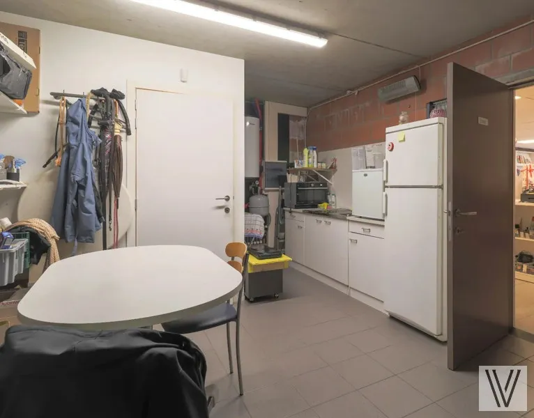 Cuisine - Commerce à Louer avec Excellente Visibilité à Izegem