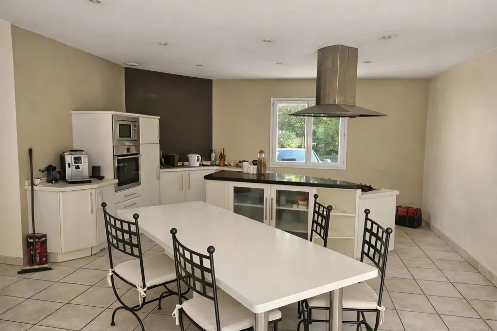 Cucina - House with Pool in Montmerle-sur-Saône