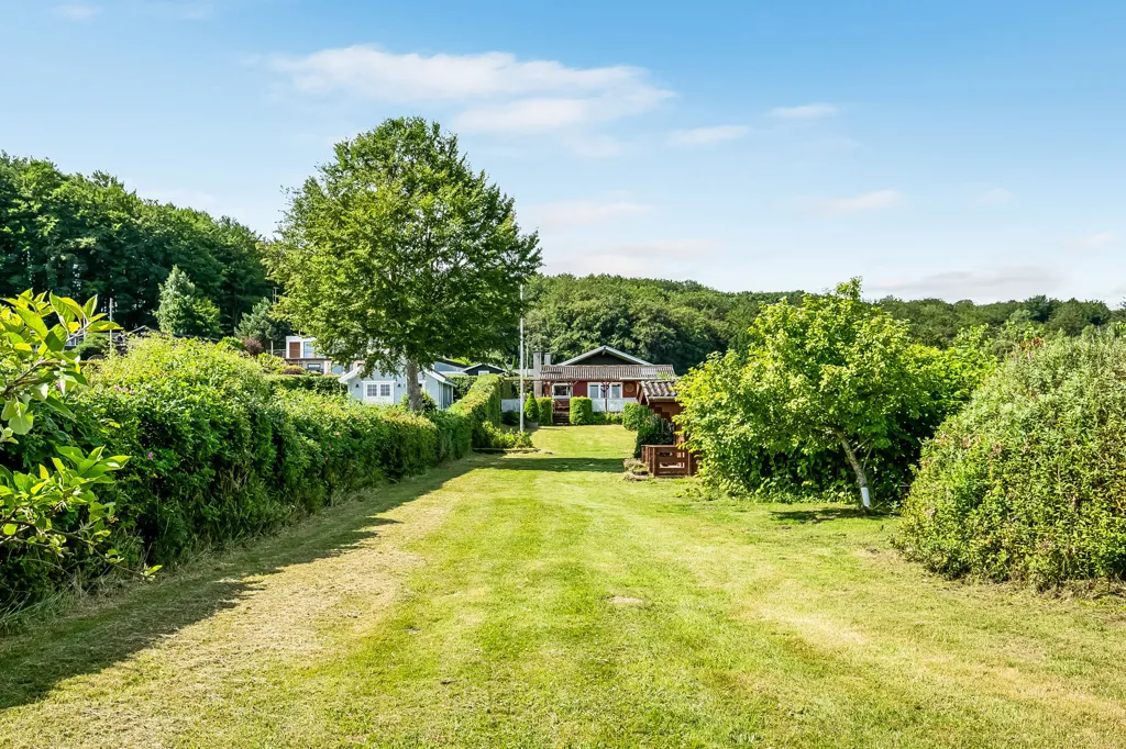 Jardín - Vacation Home with Waterfront View in Sellerup Strand