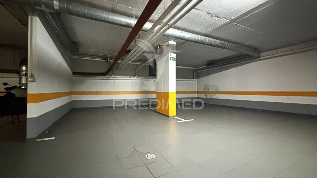 Garaaž - Penthouse with Panoramic View in São Domingos de Benfica