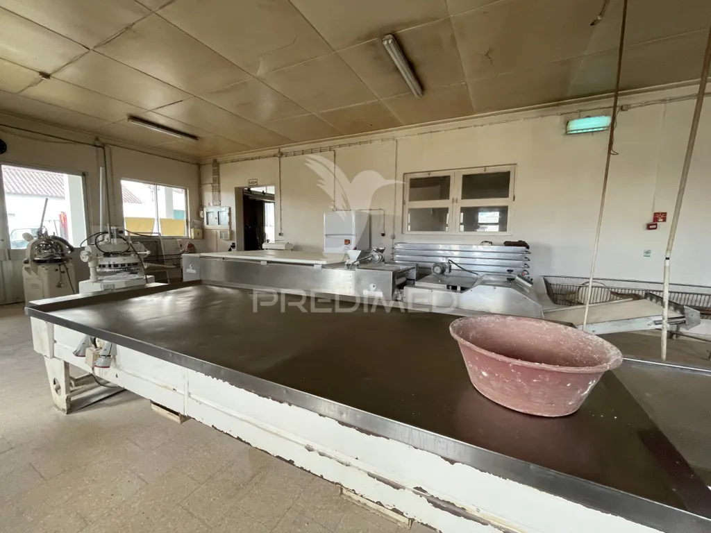 Cuisine - Industrial Unit with Bakery in Urzelina