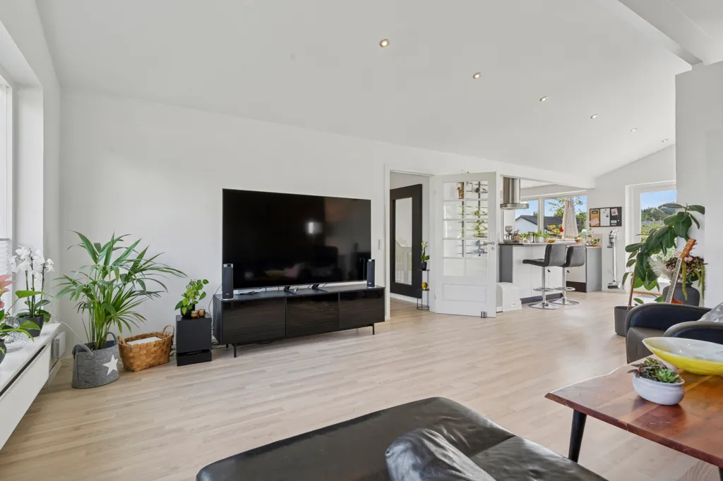 Séjour - Modernised Villa with Garden near Køge