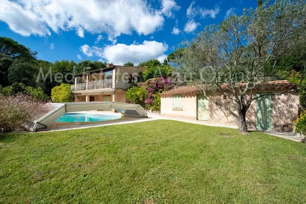 Piscine - Villa Luxueuse avec Vue Mer à Grimaud