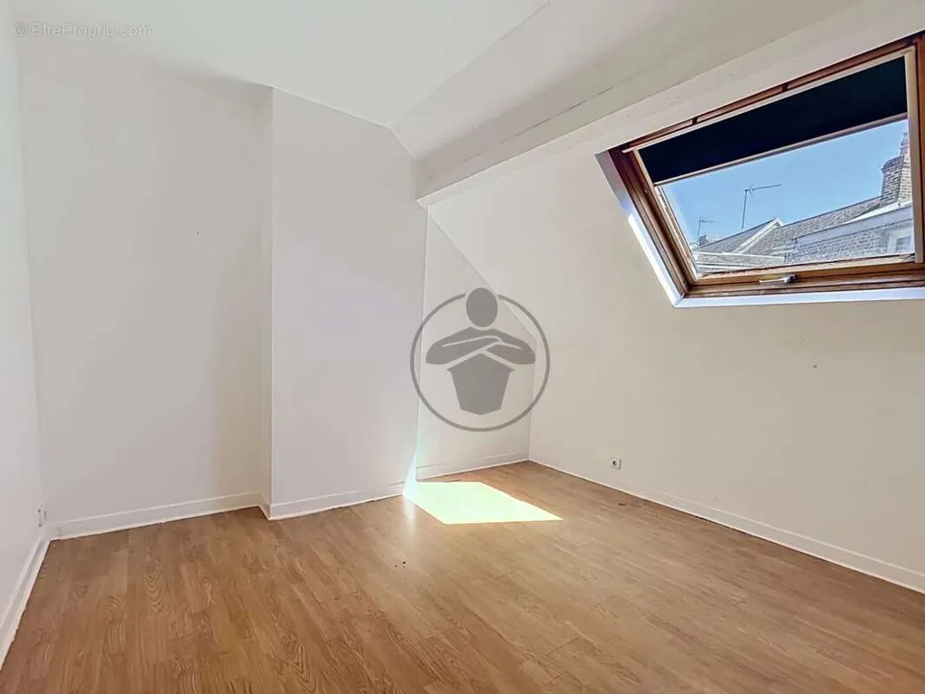 City-Style Flat with Garage in Saint-Quentin