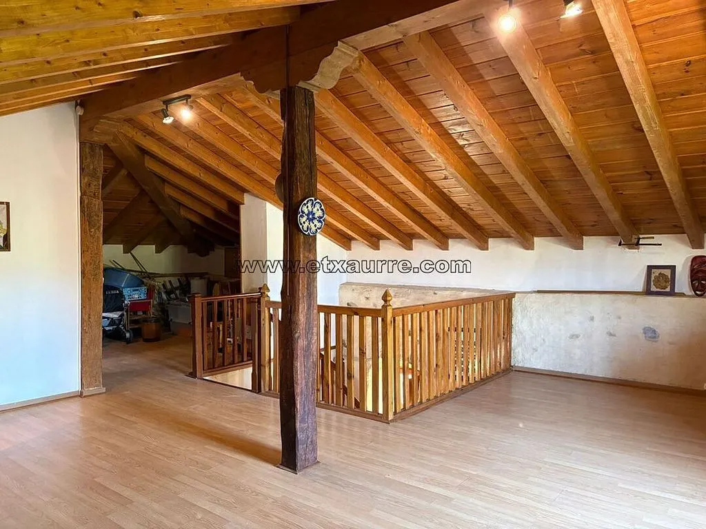 Pièces - Rural House with Balcony in Ayala