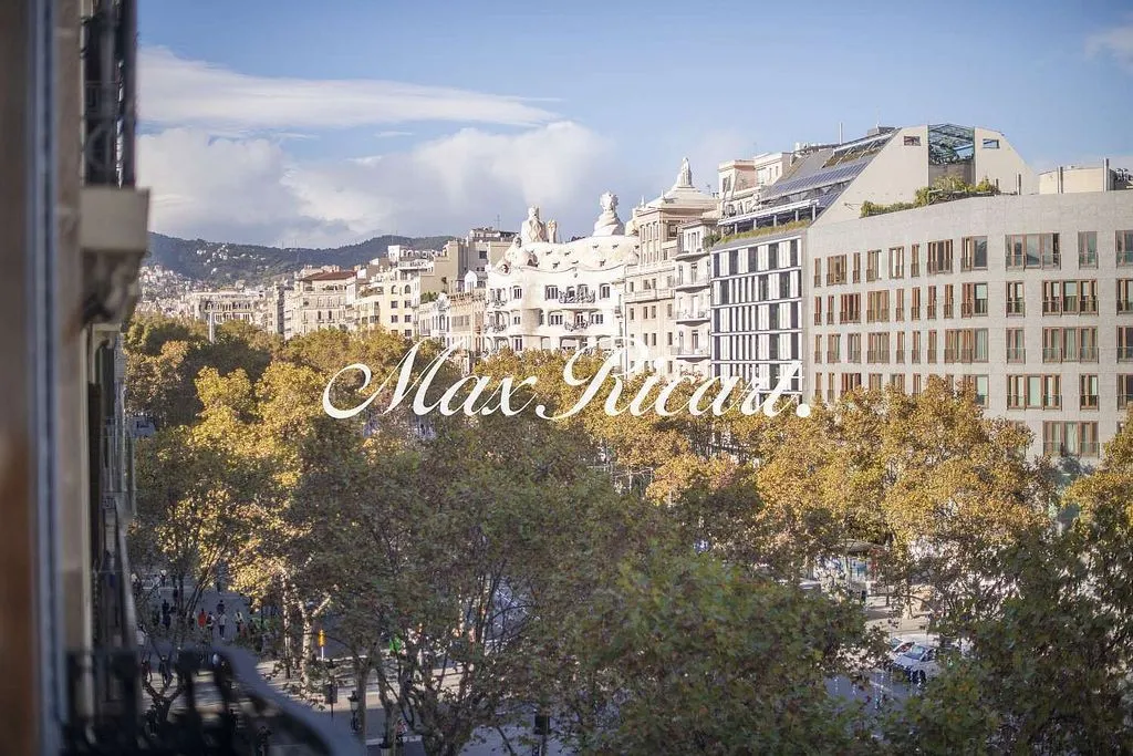 Furnished Apartment with Balcony in La Dreta de l'Eixample